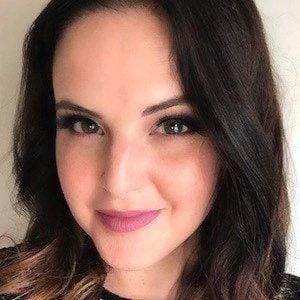 Jen Luvs Reviews - Age, Bio, Career, Family, Wiki, Networth & More