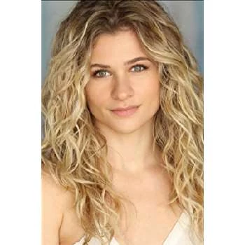 Jenna Boyd - Family, Bio, Birthday, Family, Income & More