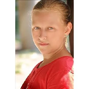 Jennifer Holt - Age, Bio, Birthdate, Family, Networth & More