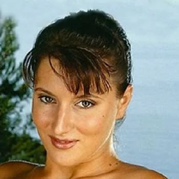 Jenny Ulvari - Age, Bio, Birthdate, Family, Networth & More
