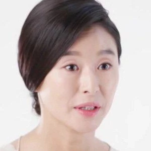Ye Ji-won - Age, Bio, Birthdate, Family, Networth & More