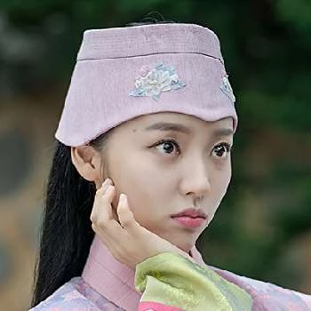 Ji Yoon Hong - Age, Bio, Birthdate, Family, Networth & More