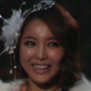 Hong Jin-young Biography