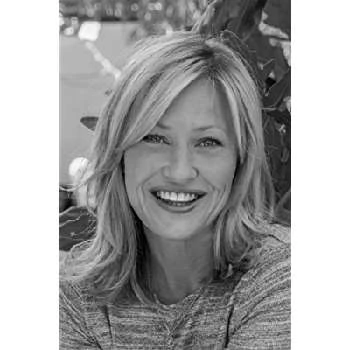 Joey Lauren Adams Biography