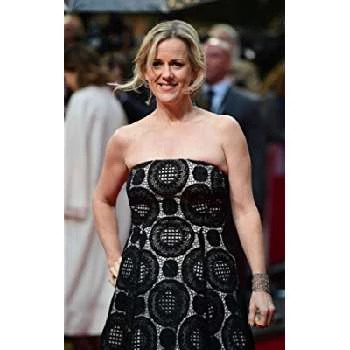 Jojo Moyes - Family, Bio, Birthday, Family, Income & More