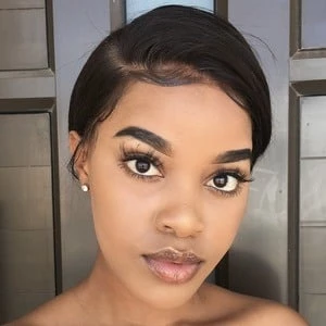 Vicky Vee Jonas Biography