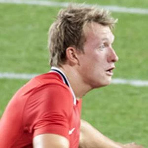 Phil Jones - Age, Height, Birthdate, Family, Wiki & More