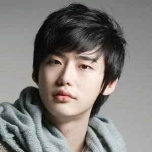 Lee Jong-suk Biography