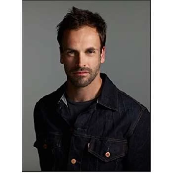 Jonny Lee Miller Biography