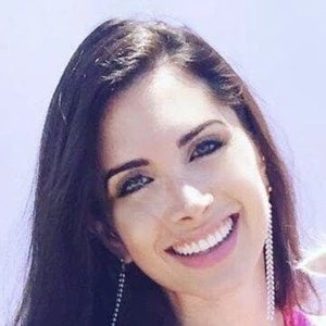 Elisa Jordana Biography