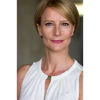 Julia Farino - Age, Bio, Birthdate, Family, Networth & More