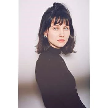 Julia Goldani Telles - Age, Wiki, Birthdate, Bio, Networth, Family & More