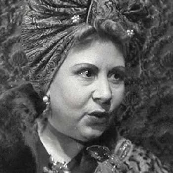 Julia Lajos - Age, WIki, Birthday, Family, Networth & More