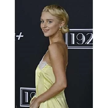 Julia Schlaepfer - Networth, Biography, Birthdate, Family & More