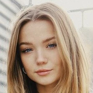Julia Beautx Biography