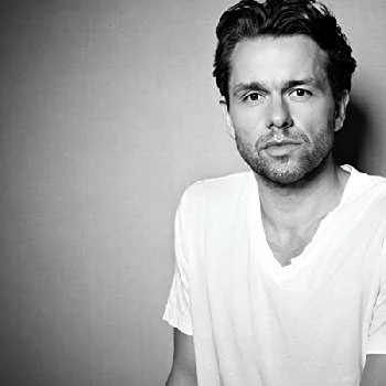 Julian Ovenden Biography