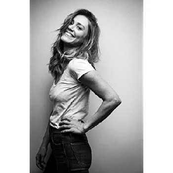 Julianna Guill Biography