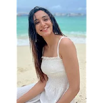 Kanikka Kapur - Family, Bio, Birthday, Family, Income & More