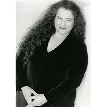 Katheryn Hecht - Age, Bio, Birthdate, Family, Networth & More