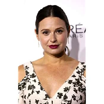 Katie Lowes - Age, Bio, Birthdate, Family, Networth & More