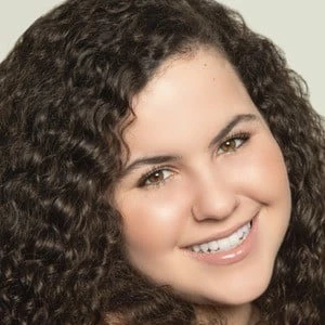Emily Taylor Kaufman - Birthday, Bio, Wiki, Family, Networth & More