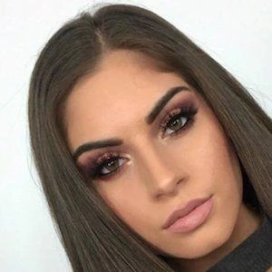 Nazanin Kavari Biography