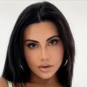 Yasmin Kavari Biography