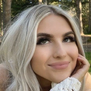 McKenna Kaye - Age, Height, Birthdate, Bio, Family, Networth & More