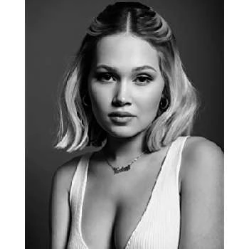 Kelli Berglund Biography