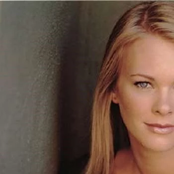 Kelly Bright - Age, Bio, Birthdate, Family, Networth & More