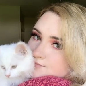 Caroline Kelly - Age, Bio, Career, Family, Wiki, Networth & More