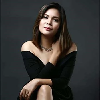 Kelly Garcia - Age, Bio, Birthdate, Family, Networth & More