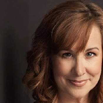 Kelly Holden Bashar - Age, Bio, Birthdate, Family, Networth & More