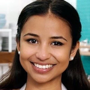 Zoe Kelly - Age, Bio, Birthdate, Family, Networth & More