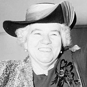 Elizabeth Kenny - Networth, Bio, Birthdate, Age, Family & More