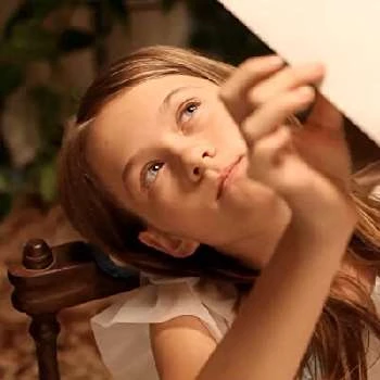 Kera McKeon - Age, Bio, Birthdate, Family, Networth & More