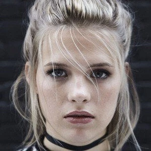 Molly Kate Kestner - Height, Bio, Wiki, Family, Birthplace, Networth & More