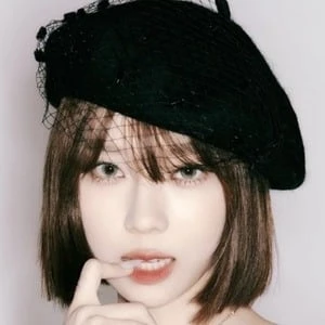 Winter Kim - Age, Bio, Birthdate, Family, Networth & More