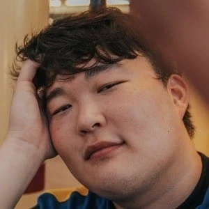 Young Kim - Age, Height, Birthdate, Family, Wiki & More