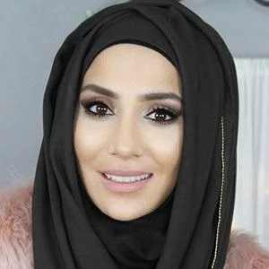 Amena Kin Biography