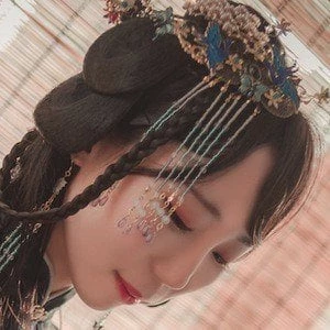 Yumi King Biography