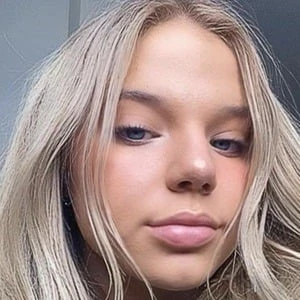 Bella Klassen - Family, Bio, Birthday, Family, Income & More