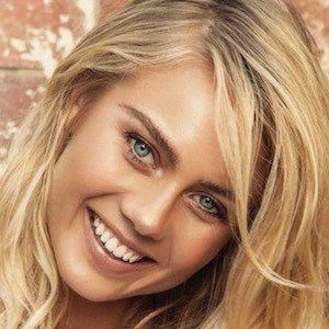 Elyse Knowles Biography