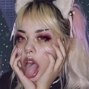 Michi Kollette - Family, Bio, Birthday, Family, Income & More