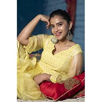 Komalee Prasad Biography