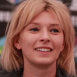 Mela Koteluk - Networth, Biography, Birthdate, Family & More