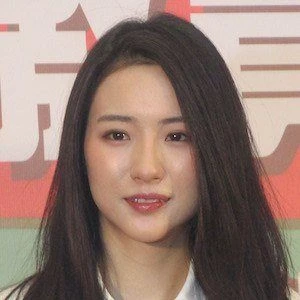 Hana Kuk Biography