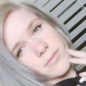 Devin Elle Kurtz Biography