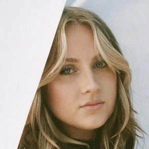 Ashley Kutcher Biography