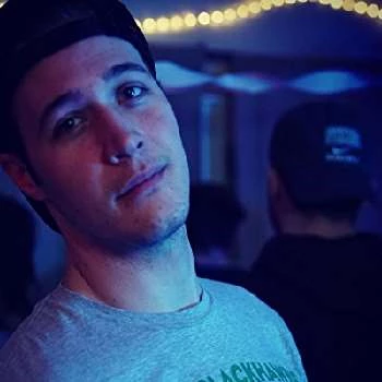 Kyle Newhart - Age, Bio, Birthdate, Family, Networth & More